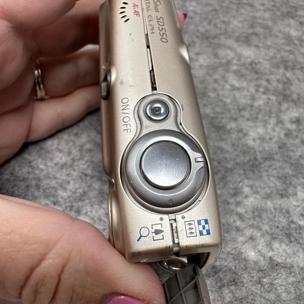 Canon Digital Camera PowerShot SD550 Digital ELPH 7.1MP Y2K Retro Compact Silver